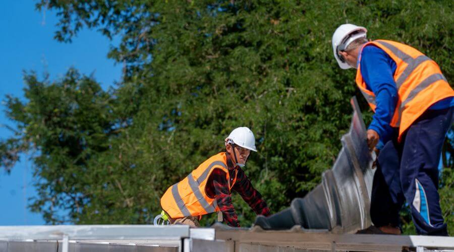 Professional residential roofers in Rome City, IN